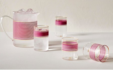 Was bedeutet es, von einem Glas zu träumen? Liebe, Verlust, Wohlstand und seelisches Gleichgewicht im Traum erklärt
